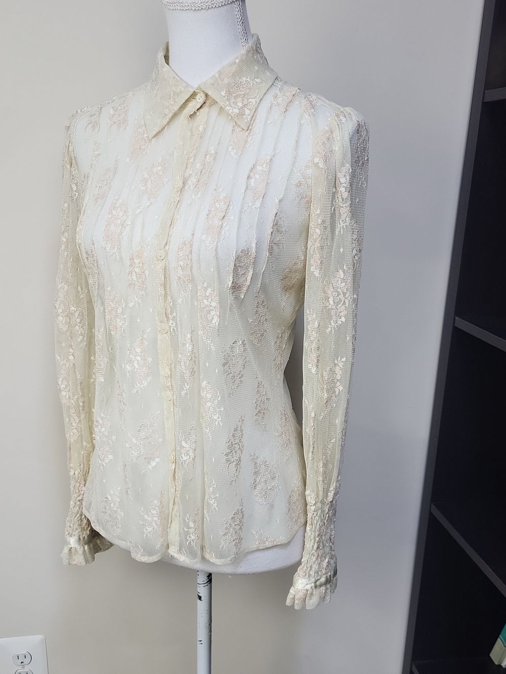 ECI NEW YORK Beige Pink Floral Sheer Lace With Smock Long Sleeves